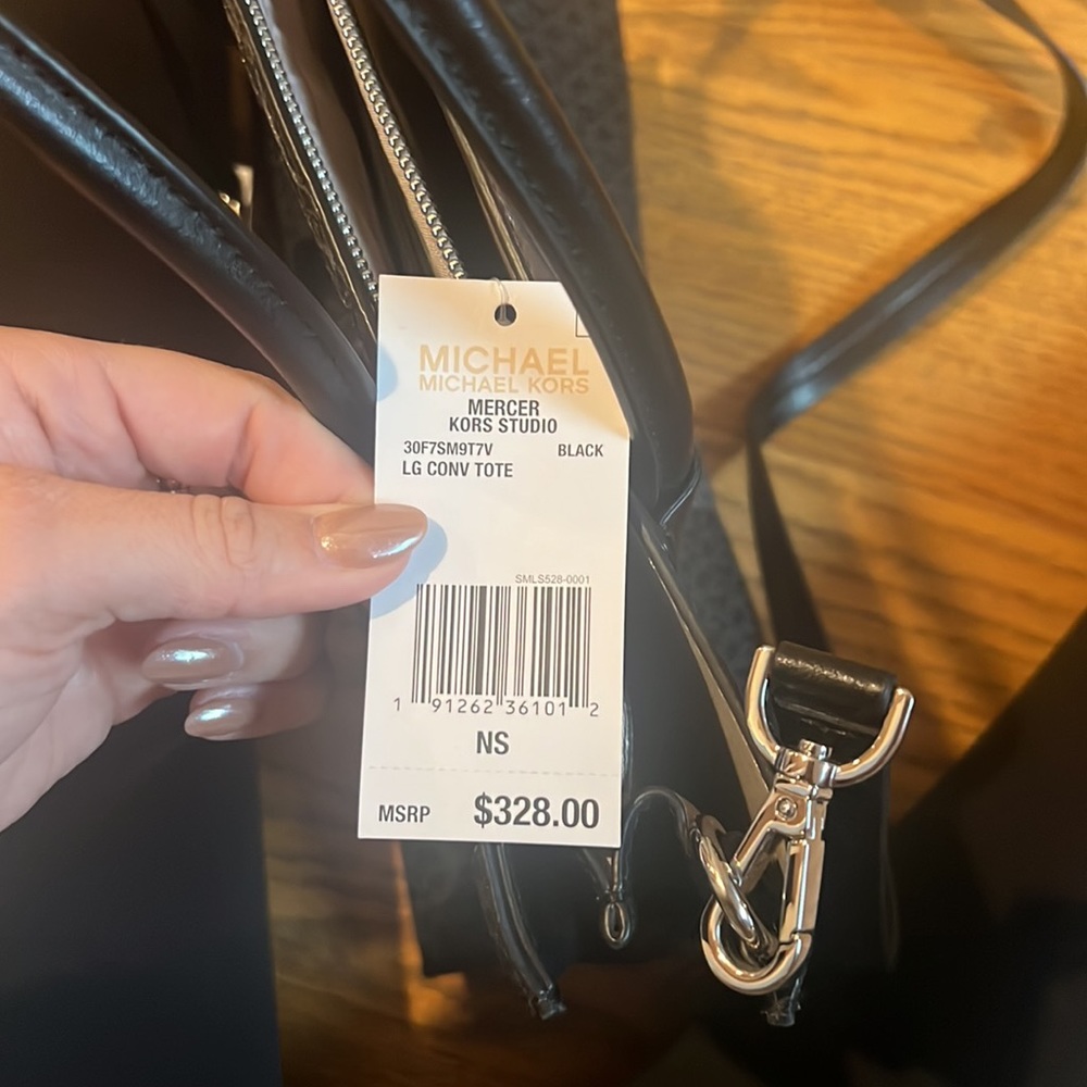 Micheal Kors purse - Picture 4 of 4